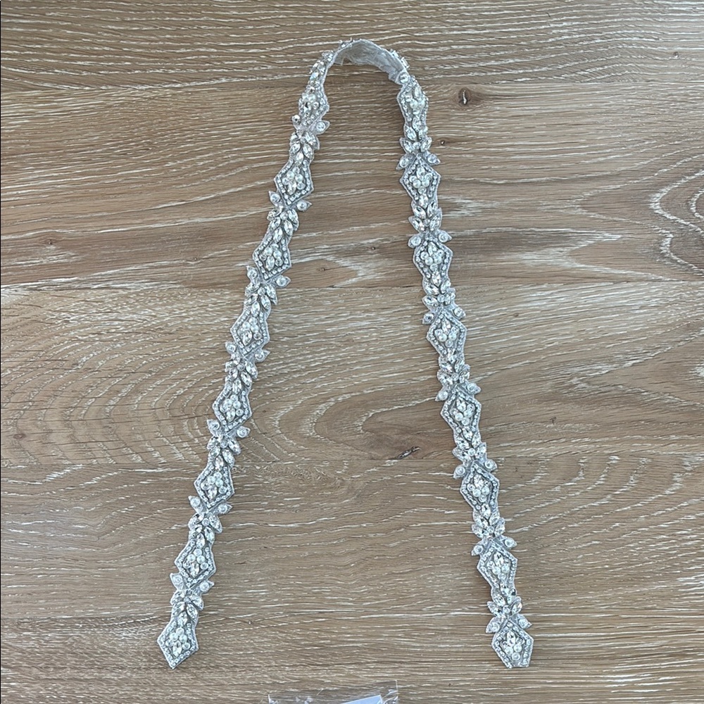 Elegant Silver Crystal Belt - Picture 2 of 4